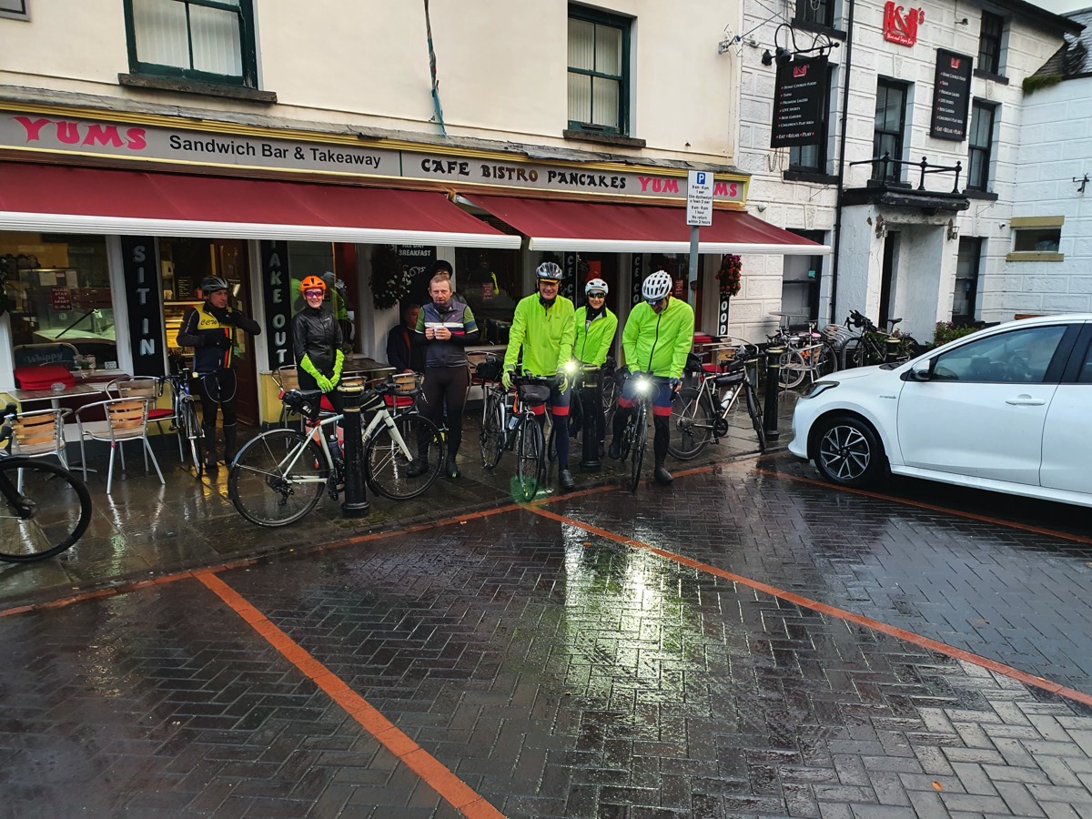 Damp Riders leave Yum Yums for the 200km